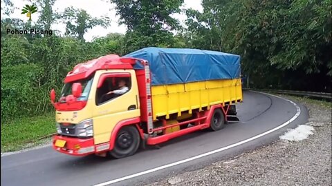 Mobil Truk Muatan Full Bak