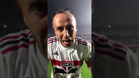 Rafinha comemorando a classificação do São Paulo pra final da Copa do Brasil