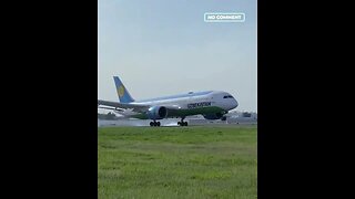 Boeing 787-9 Dreamliner UK 78704 landing in Tashkent from Dubai