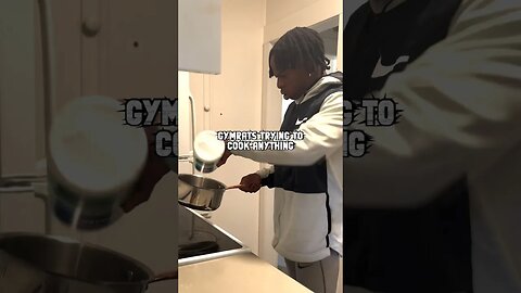 Gymrats Trying Too Cook Anything #fitnessshorts #gordonramsay #bodybuilding #nutrition #health #gym