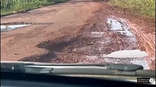 E os impostos?Estradas esburacadas para transportar produção de grãos no Maranhão. Veja que situação