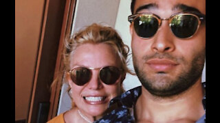 Britney Spears jets out to Hawaii for early birthday getaway with boyfriend Sam Asghari