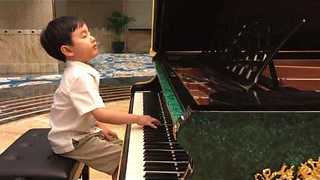 Five-Year-Old Piano Prodigy Puts On Amazing Performance