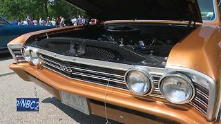 Thousands enjoy car show in Appleton