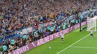 Hinchada de Argentina saludando a Messi