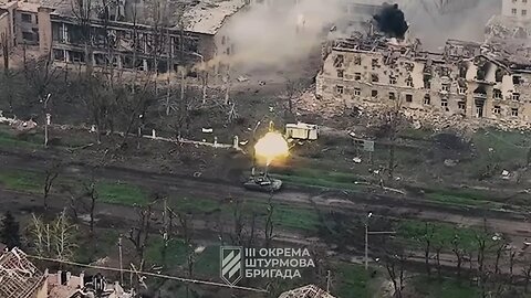 🔴 Ukraine War - Ukrainian Tank Blasts Russian Held Positions In Bakhmut