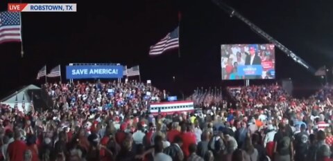 Emotional moment Trump Rally Spontaneously starts Singing The National Anthem