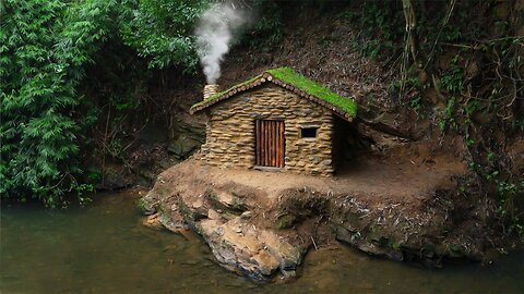 Warm Home For Yourself. With His Own Hands. Build a House Out of Wood, Stone and Clay