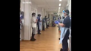 WATCH: 106-year-old woman leaves hospital to applause after beating Covid-19 (8zD)