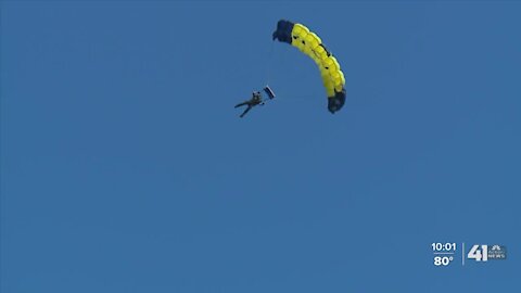 First Stars and Stripes Picnic headlined by Navy parachute team; The Leap Frogs