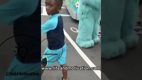 Sesame Place 😱 More Video Evidence Shows Racism To Black Children Rosita” Costume Dismissing Hug