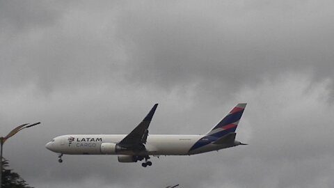 Boeing 767-300ER PR-ABD na final antes de pousar em Manaus vindo de Guarulhos 26022021