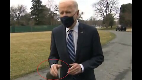 VIRAL! Joe Biden Glitchy Video with Reporters Has People Spooked with Chopped Head & Hand Tricks!