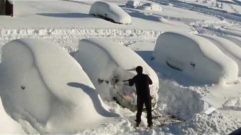Man Removes 20 Inches Of Snow Cover From His Trapped Vehicle