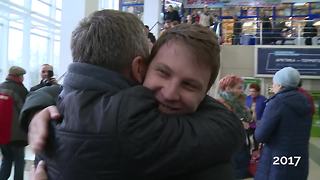 Man Tracks Down Birth Parents, Can't Hide Tears When He Meets His Dad