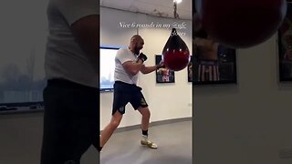 Tyson Fury training for MMA bout? throws combos in UFC gloves