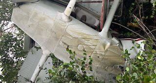 2 injured in small plane crash