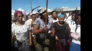 Ethnic clash between Tswana and Xhosa interrupts schooling at Rustenburg school (5QX)