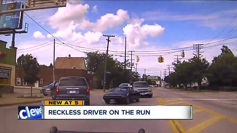 VIDEO: Man leads Brooklyn police on chase in stolen minivan, hits several cars along the way