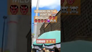 escaping from robbers in the city of Medellín / ten cuidado 😱 #colombia #medellín #robbery #centro