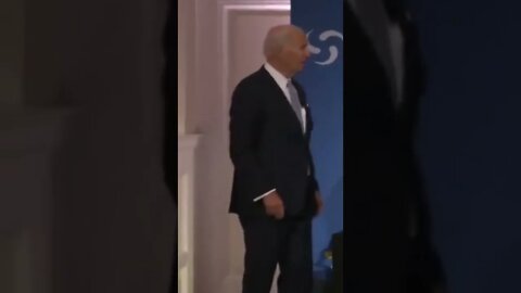 Funny Biden Moment 'looking LOST!'😂