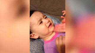 Tot Girl Stop Crying When Her Mom Jiggles Her Chin