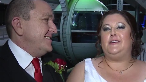 Lucky couple gets married atop High Roller in Las Vegas