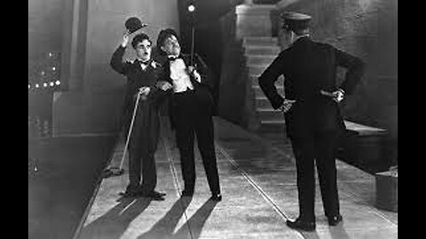 Charlie Chaplin vs Buster Keaton - Escaping from Police