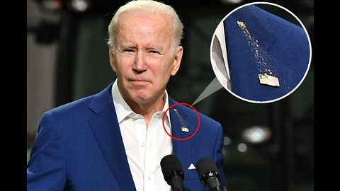 Bird POOS on US President Joe Biden during Iowa speech