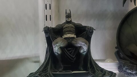 Den Knight Collectibles Episode 53: DC Collectibles Batman Black and White statue by Marc Silvestri