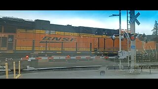 BNSF Railway Crossing graffiti cars *motion warning, moving train* no trailing locomotives this time