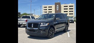 Audrey the Lincoln Lady - 2024 Lincoln Navigator Infinite Black/Sandstone - Monochromatic