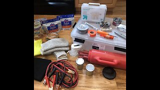 How to assemble a winter emergency kit for your car.