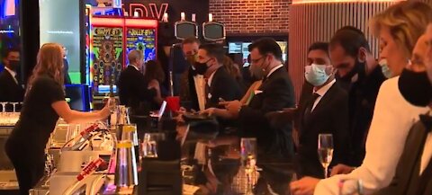 Circa hosts VIP, black tie event ahead of public grand opening at midnight