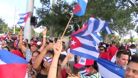 Hundreds rally in South Florida in support of Cuban people