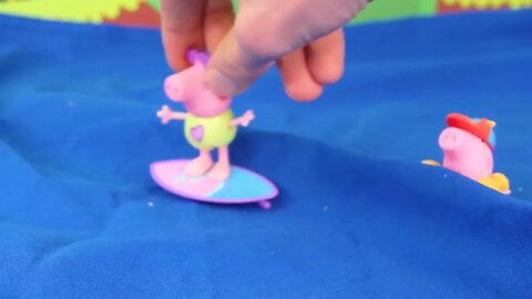 168 2Peppa Pig at the Beach finds Dinosaur Fossils Toy Learning Video for Kids!