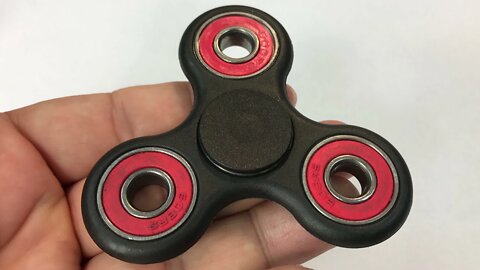 Tri-Spinner Fidget Toy With Premium Hybrid Ceramic Bearing review and giveaway