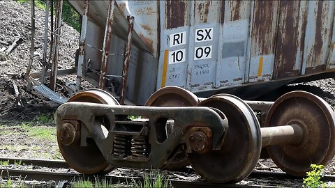 It's NOT Everyday You See Something Like This On A Railroad, Plus A Freight Train! | Jason Asselin