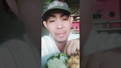 menu makan sekarang peyek ikan teri, sama cabe rawit pedas babget.