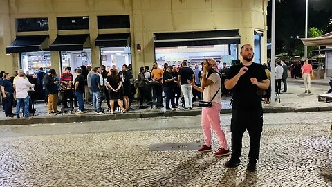 Preaching repentance to night drinkers in Rio de Janeiro