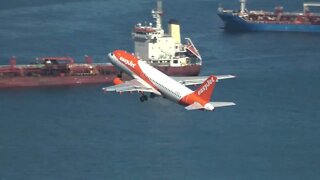 Dangerous Airport in Europe; Gibraltar Plane Spotting, easyJet Bristol Flight Land/Depart