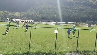 Unii cu protestele comuniste, noi cu meciul de fotbal