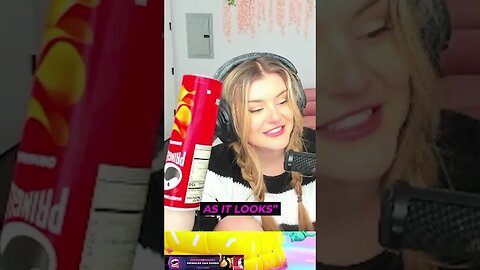BrookeAB HILARIOUS Live Stream Challenge! #PringlesCanHands #Ad