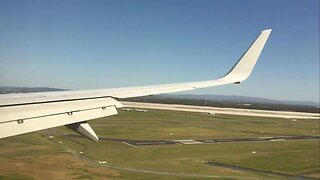 [HARD landing!] Qantas B737-800 landing at sunny Brisbane