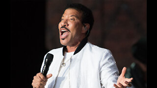 Hello, is it me you’re looking for? Birthday boy Lionel Richie’s best songs .