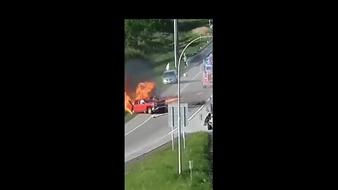 Driver Suddenly Stops Causing A Major Accident!!