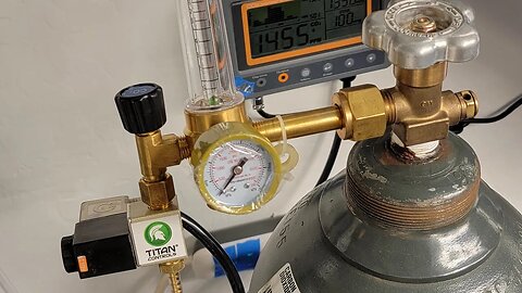 How to setup CO2 tank regulator and monitor for indoor growing