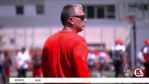 How Browns DC Jim Schwartz is keeping the defense accountable early
