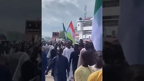 •النيجر🇳🇪•نيجيريا🇳🇬*** احتجاج حاشد ضد أي تدخل عسكري