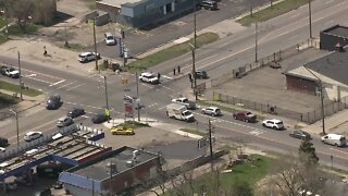 Police chase ends in crash in Detroit